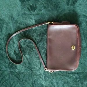 Vintage coach shoulder bag in burgundy